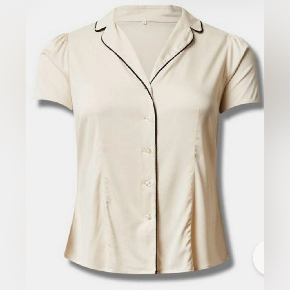 $6❤️Bundled Torrid Retro Chic Shirt